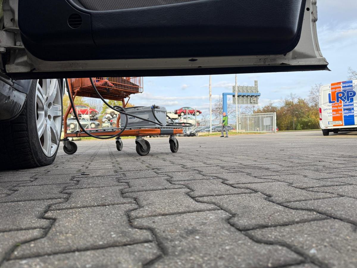 Audi 100 C4 original Tür vorn rechts L90E Alpinweiss Rohbau BJ91